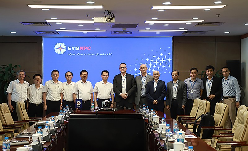 Tổng Giám đốc Nguyễn Đức Thiện cùng các cán bộ lãnh đạo EVNNPC làm việc với lãnh đạo Tập đoàn ABB