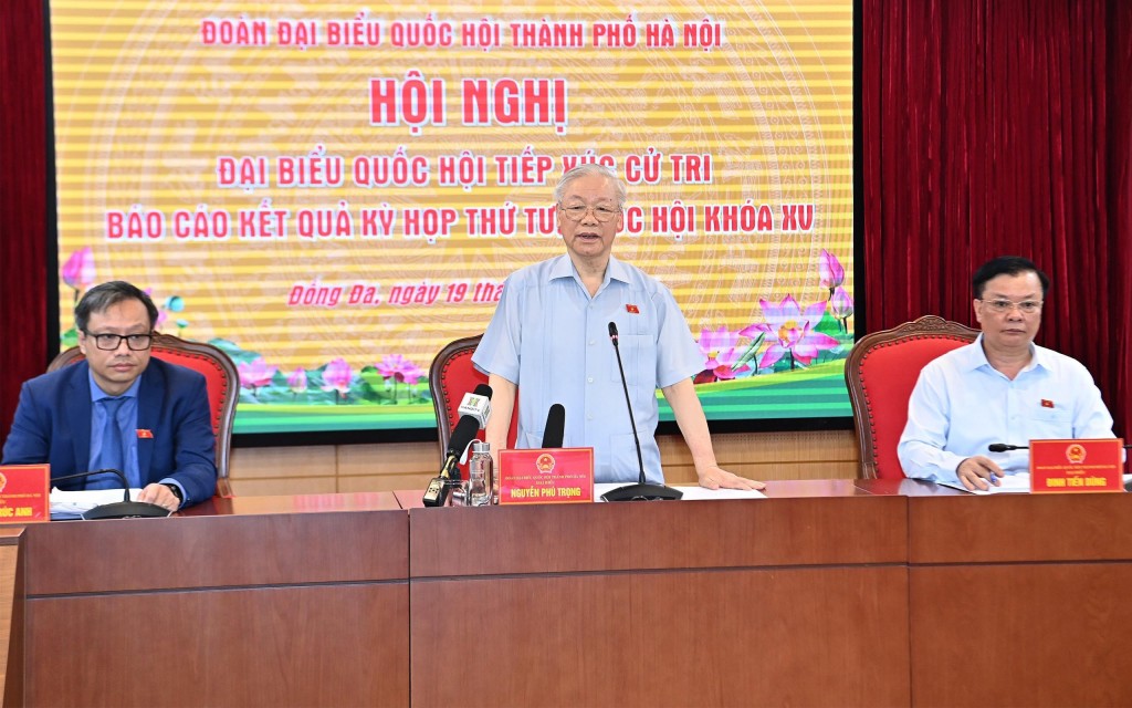 Tổng Bí thư Nguyễn Phú Trọng phát biểu chia sẻ với các cử tri Hà Nội về công tác phòng, chống tham nhũng