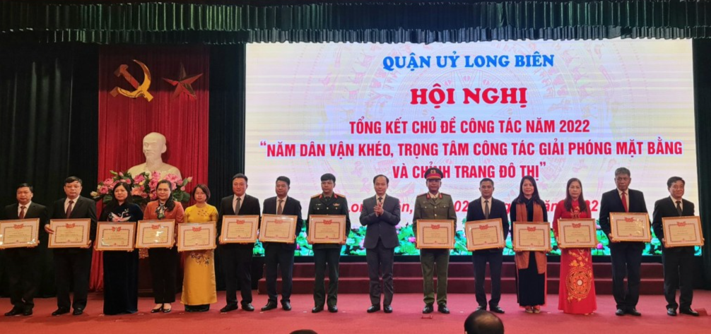 Năm 2022, quận Long Biên đạt nhiều thành tích xuất sắc trên các lĩnh vực 