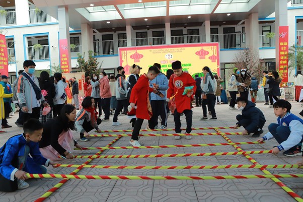 Các trò chơi dân gian được học sinh tham gia nhiệt tình Các trò chơi dân gian được học sinh tham gia nhiệt tình