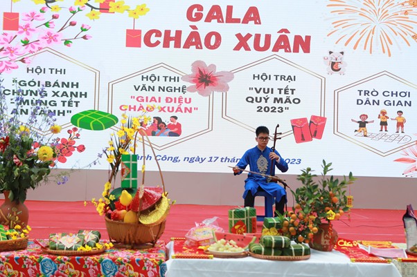 Chương trình ca nhạc của khối 8 được chuẩn bị kỹ lưỡng, công phu Chương trình ca nhạc của khối 8 được chuẩn bị kỹ lưỡng, công phu