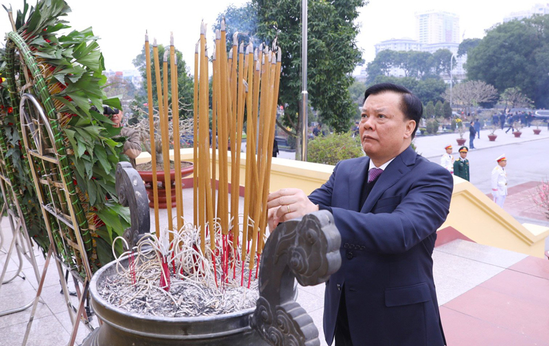 Lãnh đạo Đảng, Nhà nước, TP Hà Nội viếng Chủ tịch Hồ Chí Minh và các Anh hùng liệt sĩ