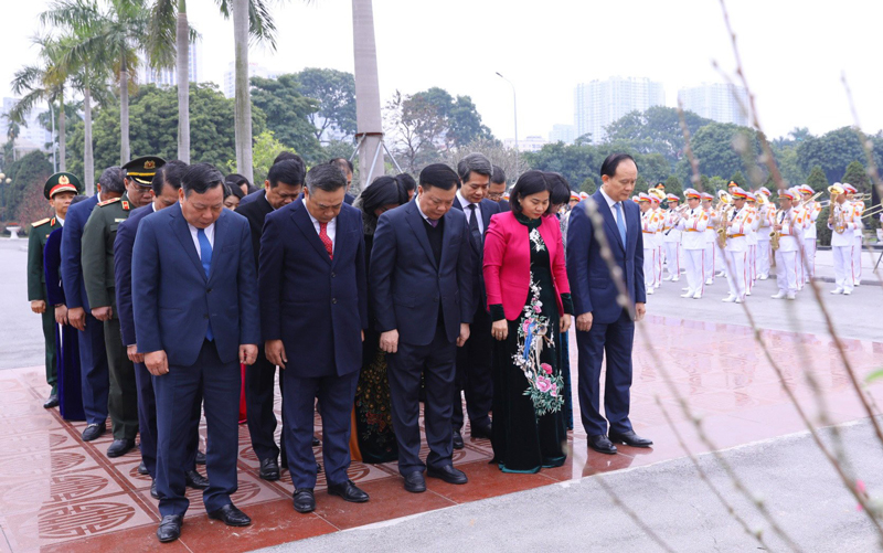 Lãnh đạo Đảng, Nhà nước, TP Hà Nội viếng Chủ tịch Hồ Chí Minh và các Anh hùng liệt sĩ