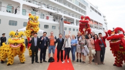 Quảng Ninh: Tàu quốc tế đưa 500 khách nước ngoài xông đất Hạ Long mùng 1 Tết
