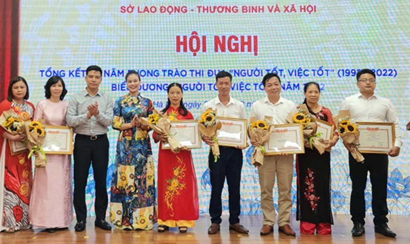 Các cá nhân điển hình trong phong trào thi đua “Người tốt, việc tốt” tại Hội nghị tổng kết 30 năm phong trào thi đua “Người tốt, việc tốt”, biểu dương “Người tốt, việc tốt” năm 2022 do Sở Lao động - Thương binh và Xã hội thành phố Hà Nội tổ chức