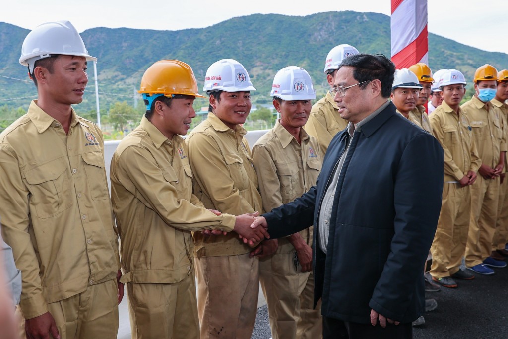 Dự án Nha Trang – Cam Lâm đã bàn giao 49/49,1 km, đạt 99,8%. Dự án cơ bản đáp ứng tiến độ, nhà đầu tư cam kết rút ngắn tiến độ 3 tháng. Ảnh VGP/Nhật Bắc