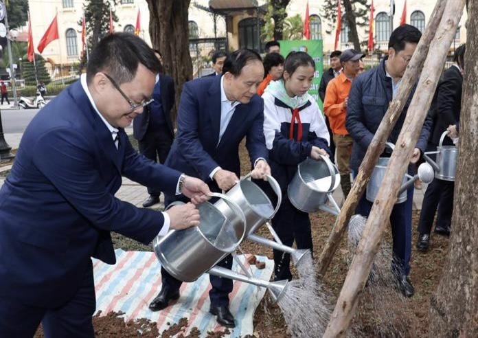 Chủ tịch HĐND TP Nguyễn Ngọc Tuấn dự Lễ phát động Tết trồng cây Xuân Quý Mão tại quận Hoàn Kiếm