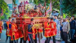 Người dân nô nức dự lễ hội Hạ Hoà (Hà Nội)