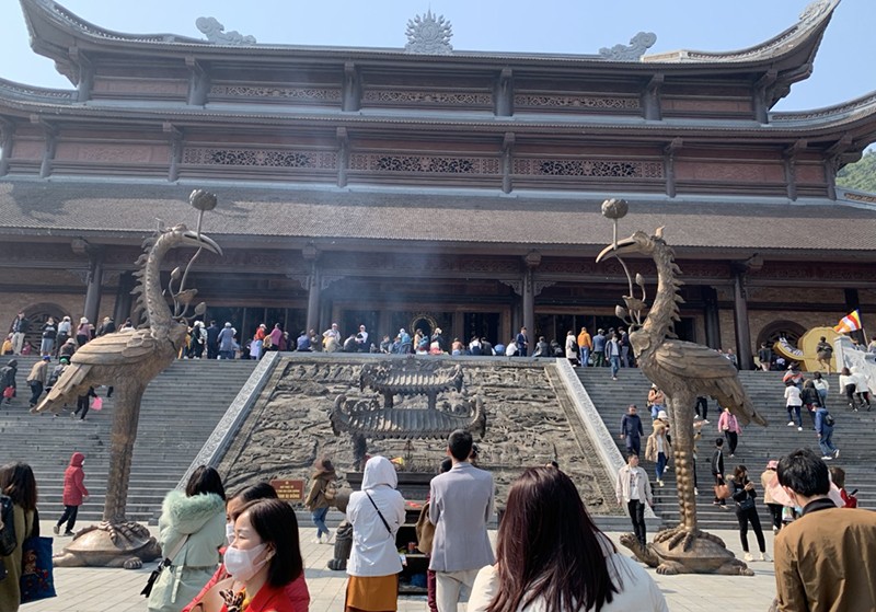 Hàng vạn du khách tham quan chùa Tam Chúc trước ngày khai hội