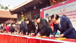 Bí thư Thành ủy Đinh Tiến Dũng dự lễ khai bút, sản xuất các làng nghề truyền thống