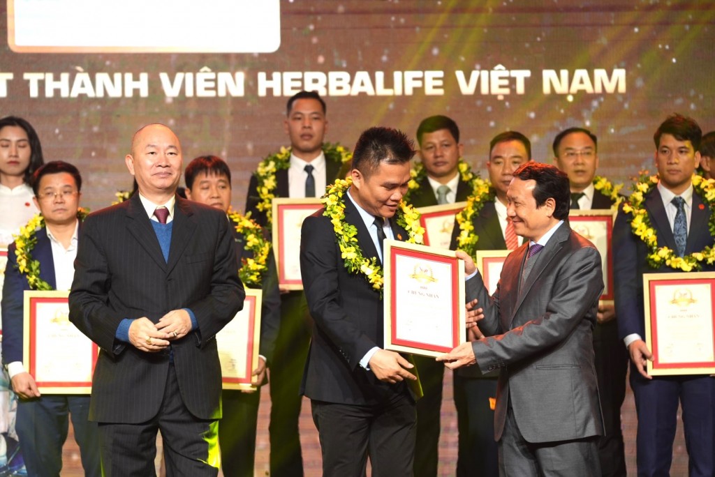 Herbalife Việt Nam được vinh danh Top 500 doanh nghiệp lớn nhất Việt Nam năm 2022