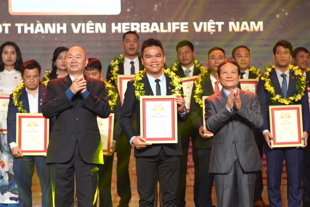 Herbalife Việt Nam được vinh danh Top 500 doanh nghiệp lớn nhất Việt Nam năm 2022