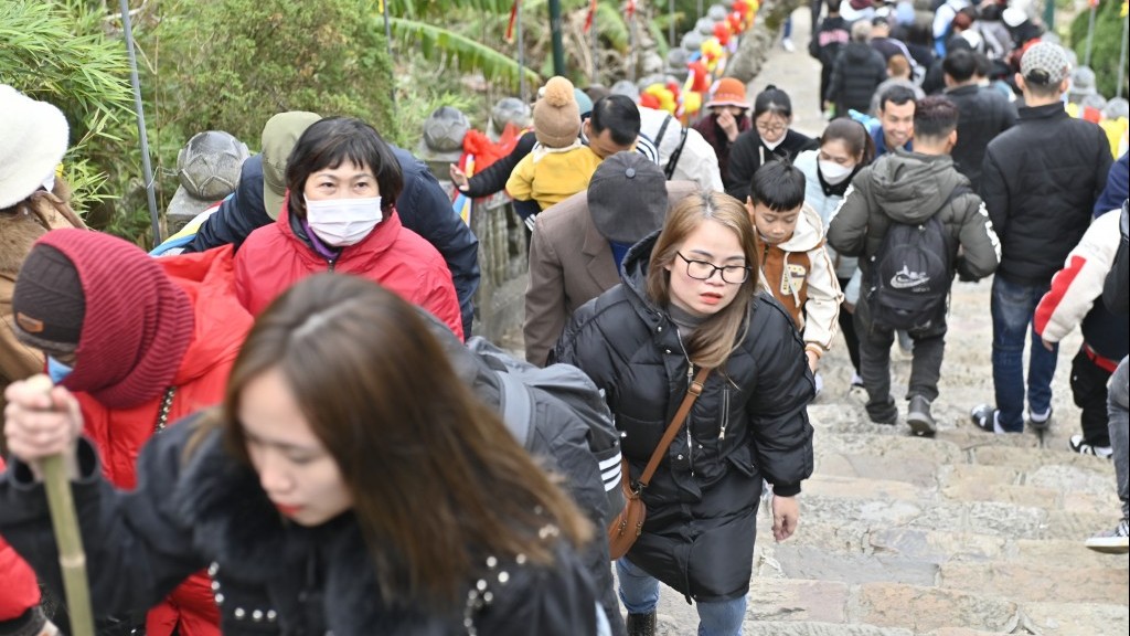 Quảng Ninh: Yên Tử đón hơn 42.000 khách dịp cuối tuần