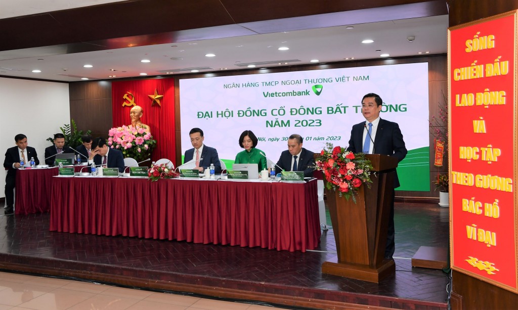 Ông Nguyễn Thanh Tùng - Phó Tổng Giám đốc phụ trách Ban điều hành Vietcombank trình bày Quy chế Đại hội và Chương trình nghị sự tại Đại hội