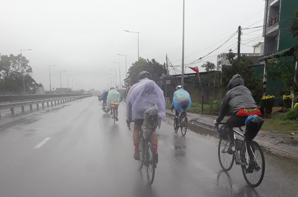 Mặc dù thời tiết không thuận lợi có mưa lớn nhưng đoàn vẫn hoàn thành lộ trình đề ra