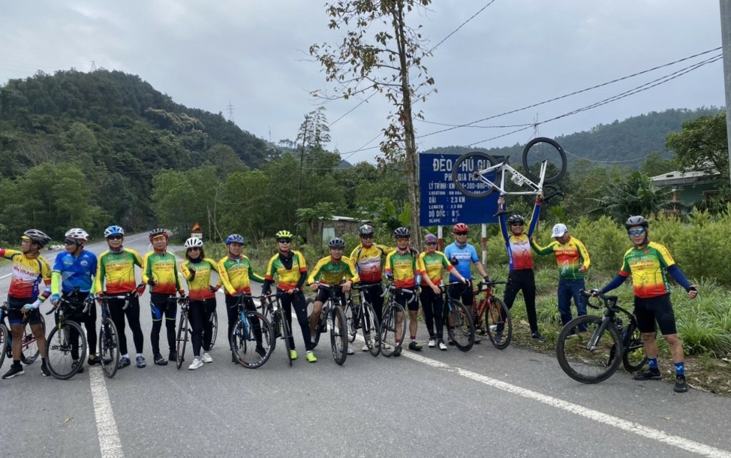 Đoàn vượt qua đèo Phú Gia - Thừa Thiên Huế