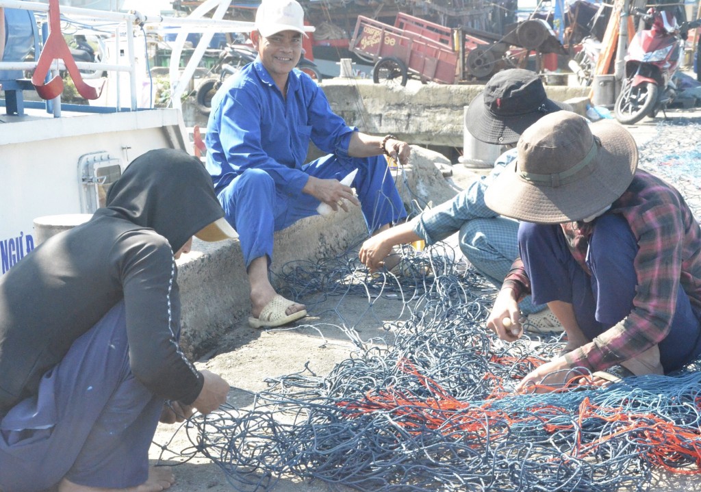 Ngư dân quan niệm rằng, chuyến ra khơi đầu năm nếu thuận buồm xuôi gió sẽ giúp cả năm bình an, may mắn và có nhiều tài lộc (Ảnh Đ.Minh)