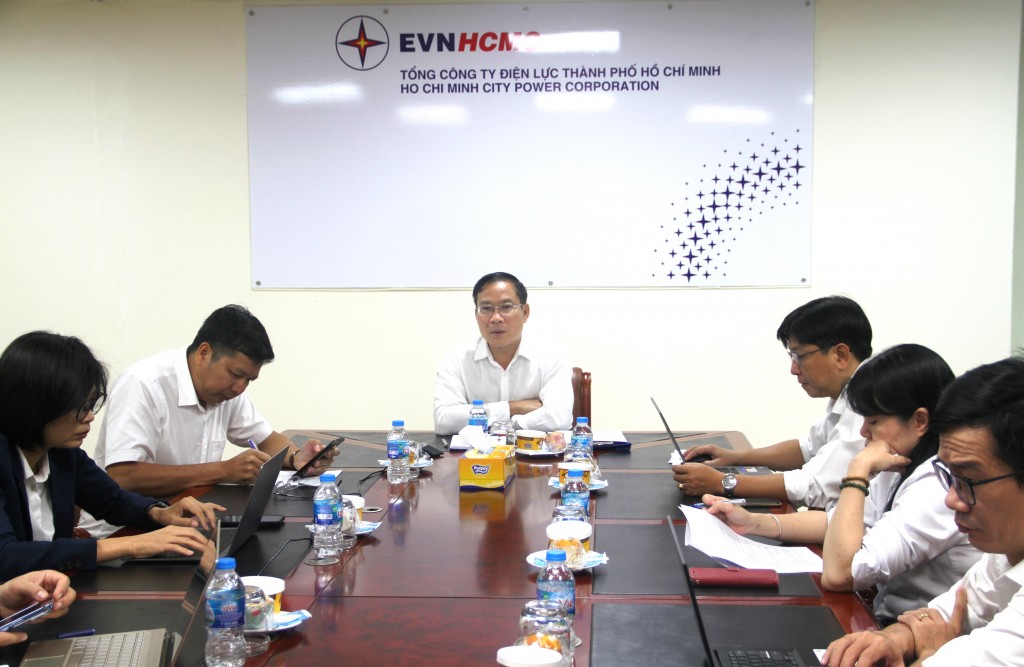 Ông Bùi Trung Kiên – Phó Tổng Giám đốc EVNHCMC chủ trì cuộc họp trực tuyến công tác kinh doanh và dịch vụ khách hàng ngày 01/02/2023
