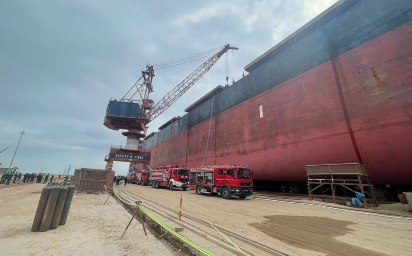 Hiện trường vụ nổ tại nhà máy sửa chữa tàu biển Nosco ShipYard. Ảnh: M.C.