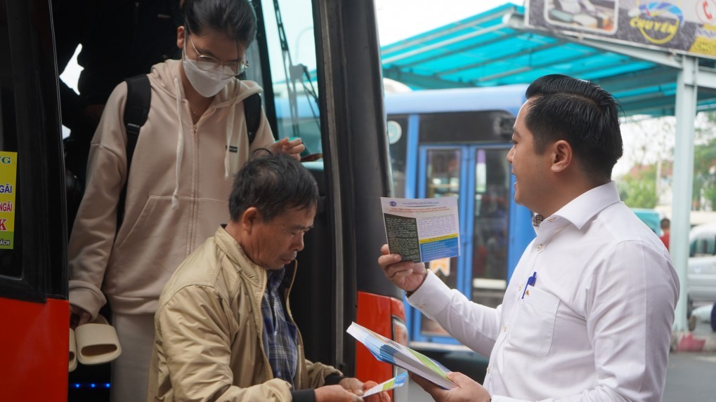 “Tiếp thị” việc làm ngay bến xe, hỗ trợ cho người lao động