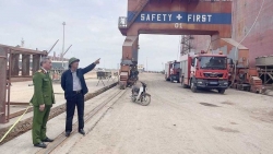 Quảng Ninh: Công nhân sửa chữa bất cẩn khiến tàu hàng phát nổ