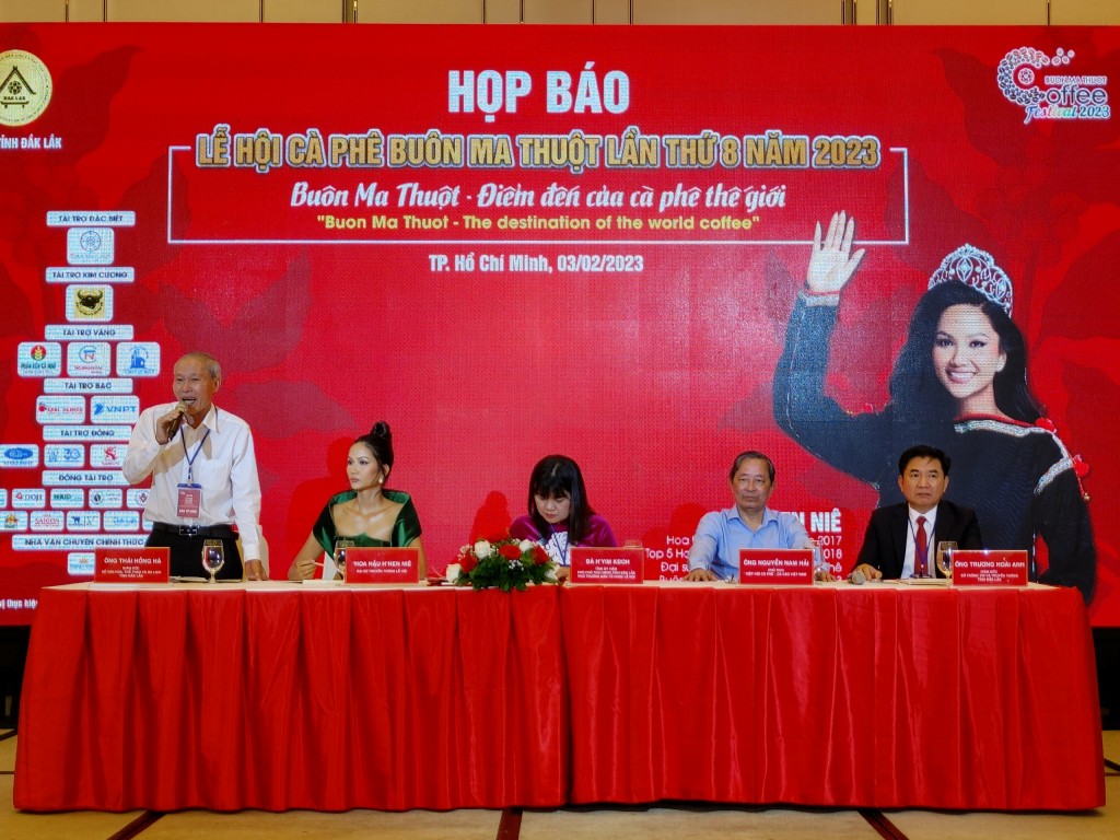 Quang cảnh buổi họp báo