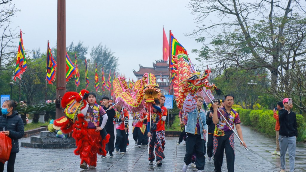 Các bạn trẻ tham gia lễ hội 