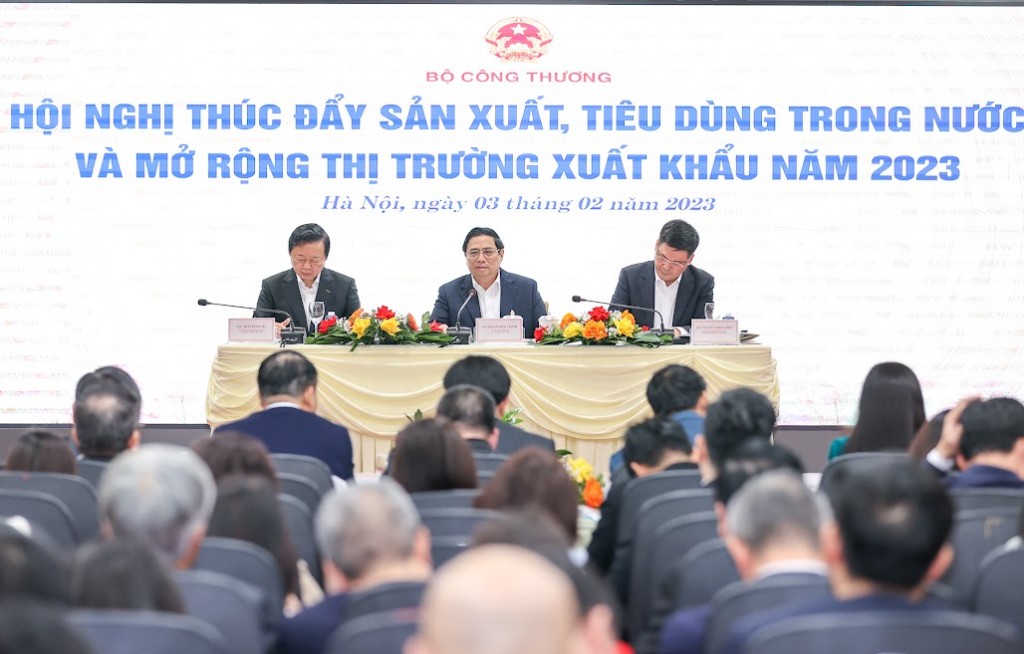 Thủ tướng Phạm Minh Chính chủ trì Hội nghị thúc đẩy sản xuất, tiêu dùng trong nước và mở rộng thị trường xuất khẩu năm 2023 do Bộ Công Thương tổ chức - Ảnh: VGP/Nhật Bắc