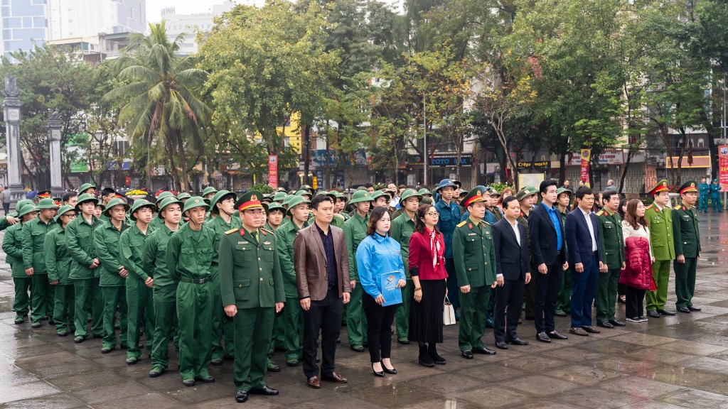 101 thanh niên quận Đống Đa đều bảo đảm các điều kiện về tiêu chuẩn phẩm chất chính trị, trình độ văn hóa và sức khỏe