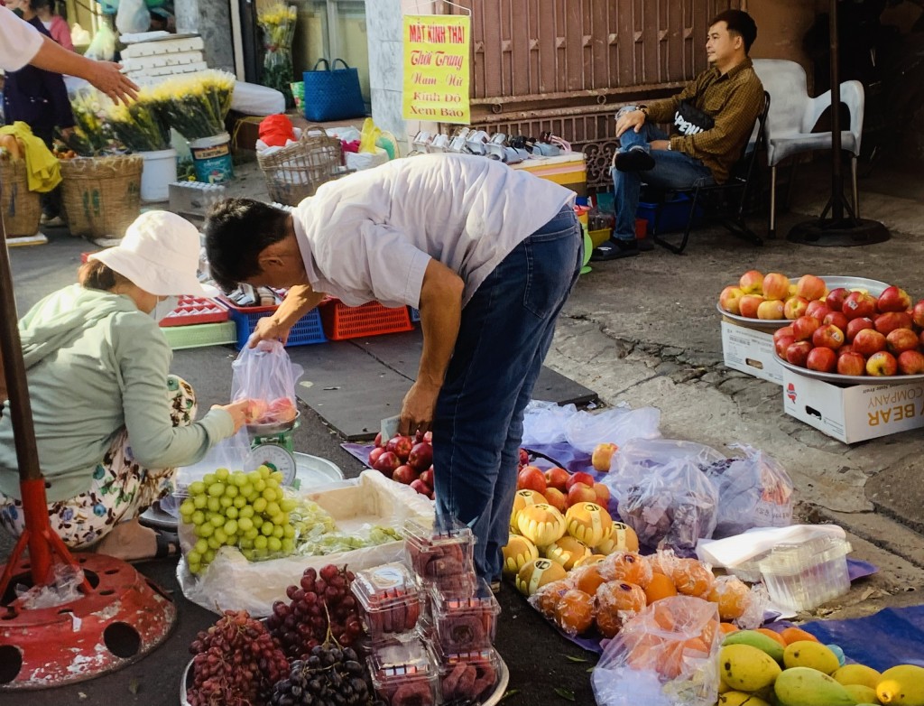 Mặt hàng trái cây cũng tăng giá vào dịp rằm tháng Giêng năm nay