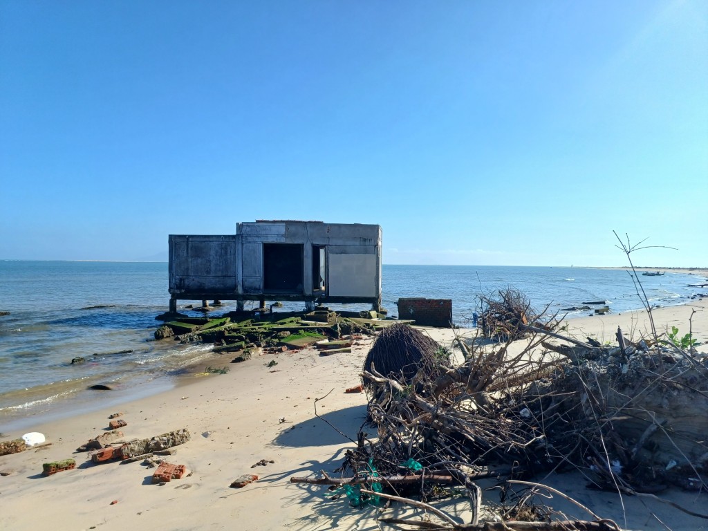 Quảng Nam: Cần xây dựng kè để bảo vệ bờ biển Duy Hải đang bị xâm thực, sạt lở kéo dài