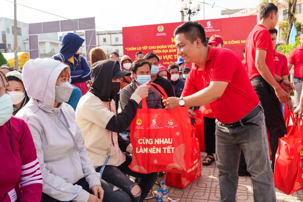 “Cùng nhau làm nên Tết" - Hành trình trao yêu thương, nhận nụ cười để cùng tạo nên mùa xuân