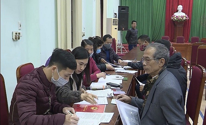 Cơ quan chức năng quận Hà Đông chi trả tiền hỗ trợ giải phóng mặt bằng cho các hộ dân phường Phú Lương
