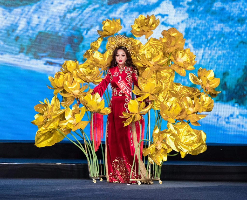 Hoàng Thanh Nga đoạt giải Á hậu 1 Mrs Universe 2022 tại Sofia