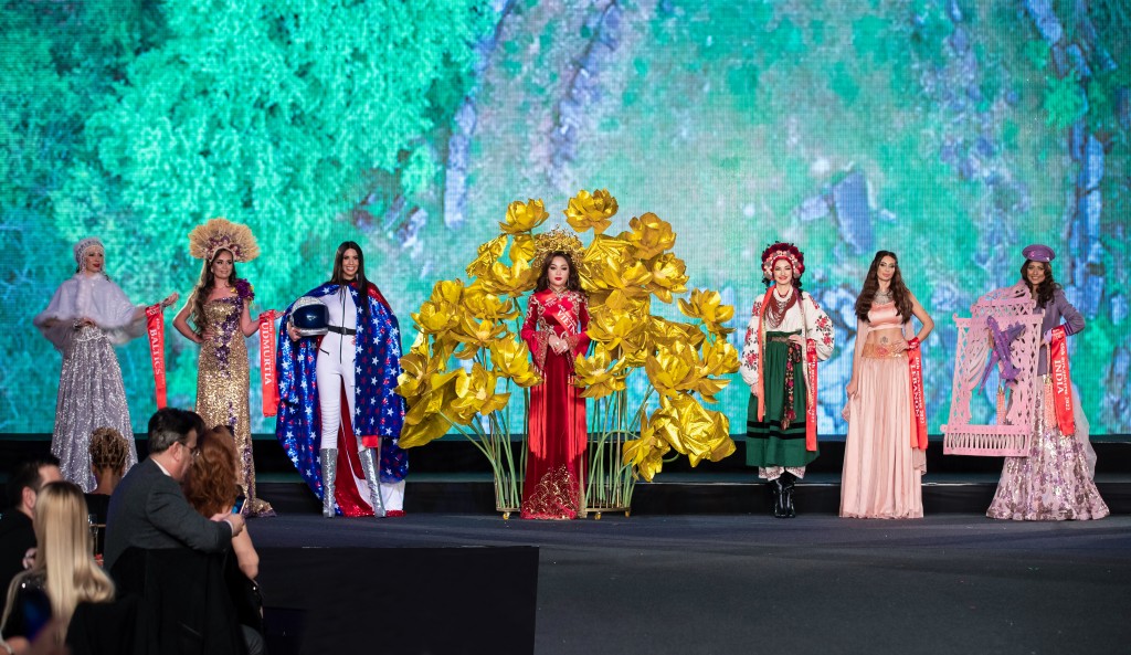 Hoàng Thanh Nga đoạt giải Á hậu 1 Mrs Universe 2022 tại Sofia