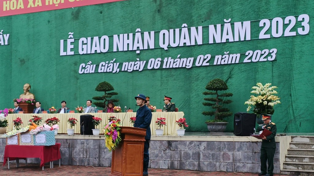 Tân binh phát biểu tại lễ giao nhận quân năm 2023