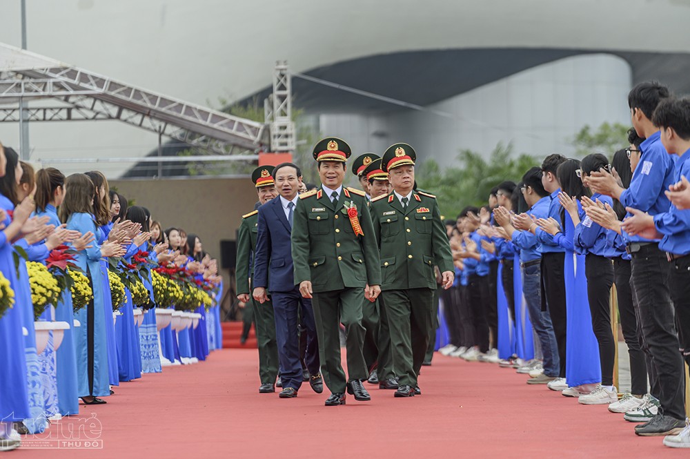Ghi nhận của PV báo Tuổi trẻ Thủ đô, ngay từ sáng sớm, các đại biểu Trung ương và tỉnh Quảng Ninh đều có mặt tham dự buổi lễ.