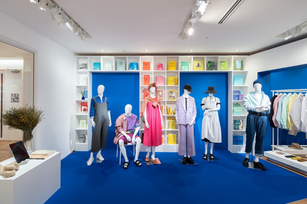 2. Với thông điệp “The Art of Everyday Life” cho mùa Xuân_Hè 2023, UNIQLO tập trung khám phá về mối liên kết giữa thời trang, sắc màu và nghệ thuật trong cuộc sống với khía cạnh đa chiều
