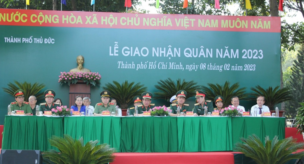 Nhiều nhiều lãnh đạo đến từ Bộ Tư lệnh Quân khu 7, Bộ Tham mưu Quân khu 7, Thường trực Thành uỷ TP Hồ Chí Minh, Thường trực UBND TP Hồ Chí Minh… đến dự buổi lễ giao quân sáng ngày 8/2 tại TP Thủ Đức