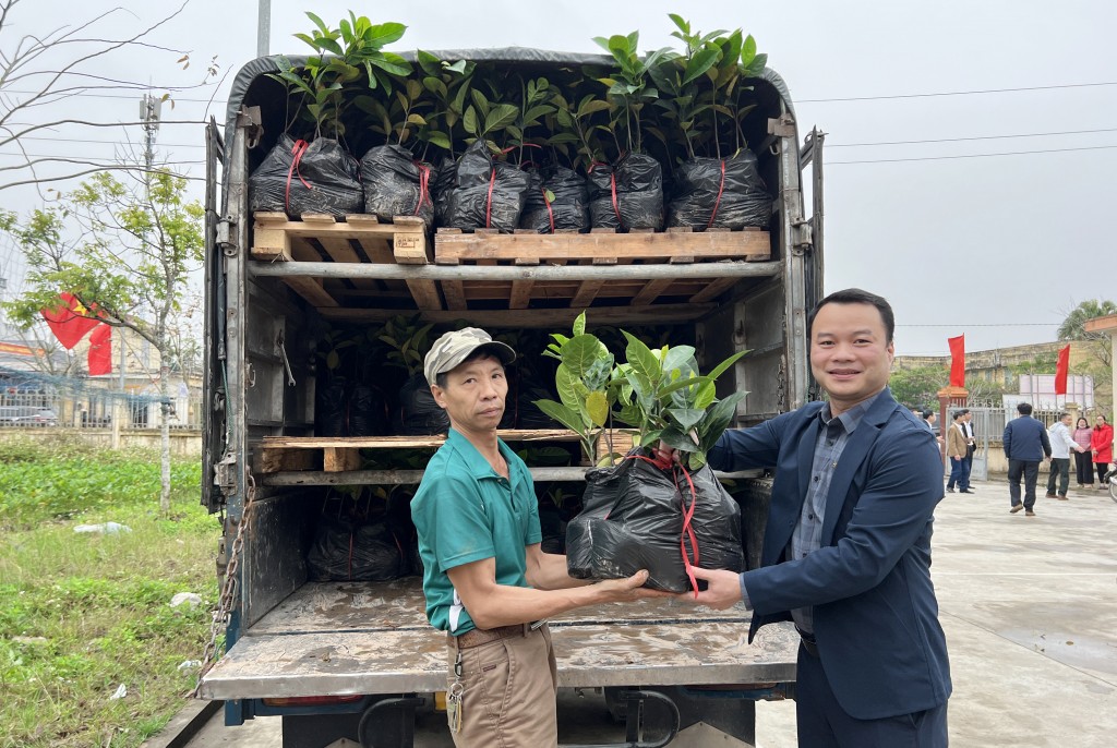 Tân Đệ trao 10.000 cây mít dai vàng, tạo sinh kế cho người nông dân Thái Bình