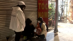 Hành trình nhân văn của “Áo ấm yêu thương”