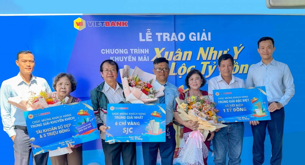 Vietbank trao thưởng cho khách hàng gửi tiết kiệm chương trình khuyến mãi “Xuân như ý, Lộc tỷ đồng”