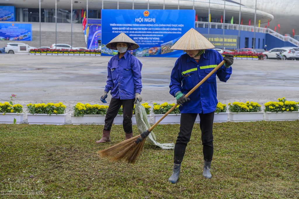 Hội nghị có sự tham dự của Thủ tướng Chính phủ Phạm Minh Chính. Cùng với đó, dự kiến có sự tham gia của khoảng 1.000 đại biểu là lãnh đạo Chính phủ, bộ, ngành, cơ quan thuộc Chính phủ; 11 địa phương thuộc đồng bằng sông Hồng; các tổ chức quốc tế, nhà tài trợ, doanh nghiệp, nhà đầu tư trong và ngoài nước...