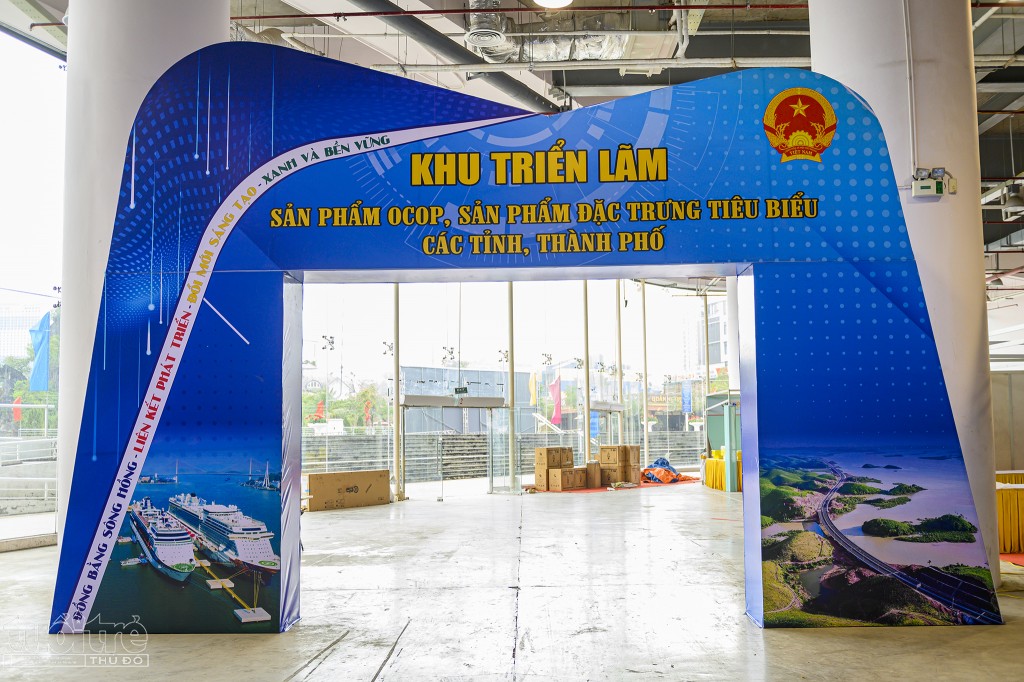 Theo đại diện Sở Công Thương Quảng Ninh: Trong khuôn khổ Hội nghị sẽ có 100 gian hàng giới thiệu sản phẩm đặc trưng của Quảng Ninh, 11 tỉnh thuộc vùng đồng bằng sông Hồng và 22 tỉnh, thành phố trong nước tham dự