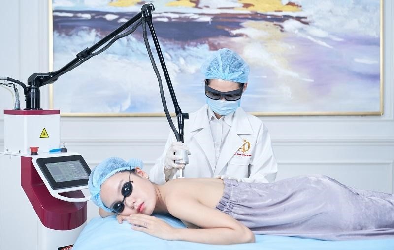 Viện thẩm mỹ DIVA ứng dụng công nghệ Laser vào liệu trình điều trị mụn lưng