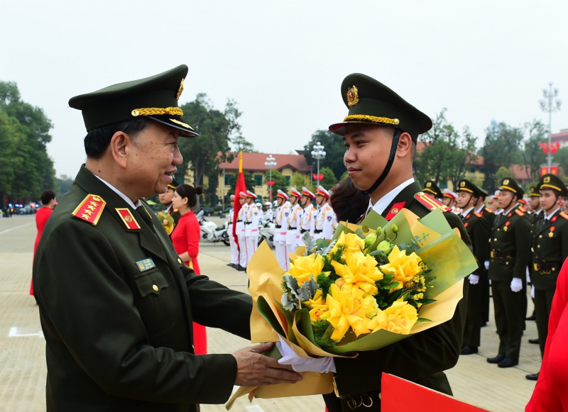 Luôn xứng đáng là “lá chắn thép vững chắc bảo vệ Đảng, bảo vệ lãnh tụ”