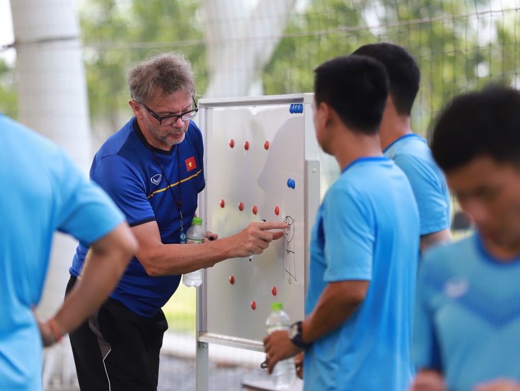 Huấn luyện viên Philippe Troussier có kinh nghiệm làm việc với bóng đá Việt Nam