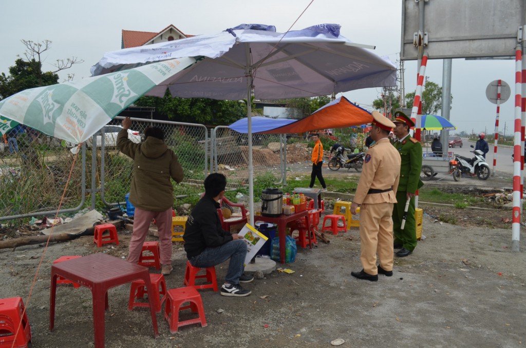 Quảng Ninh: Nguy cơ mất an toàn giao thông tại nút giao lên cao tốc khu vực Quảng Yên