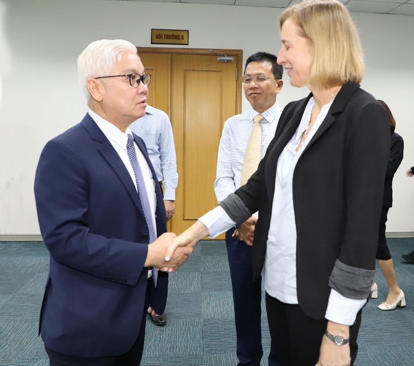 Bí thư Tỉnh ủy Nguyễn Văn Lợi tiếp Tổng Lãnh sự Hoa Kỳ tại TP.Hồ Chí Minh Susan Burns. Ảnh: Quốc Chiến