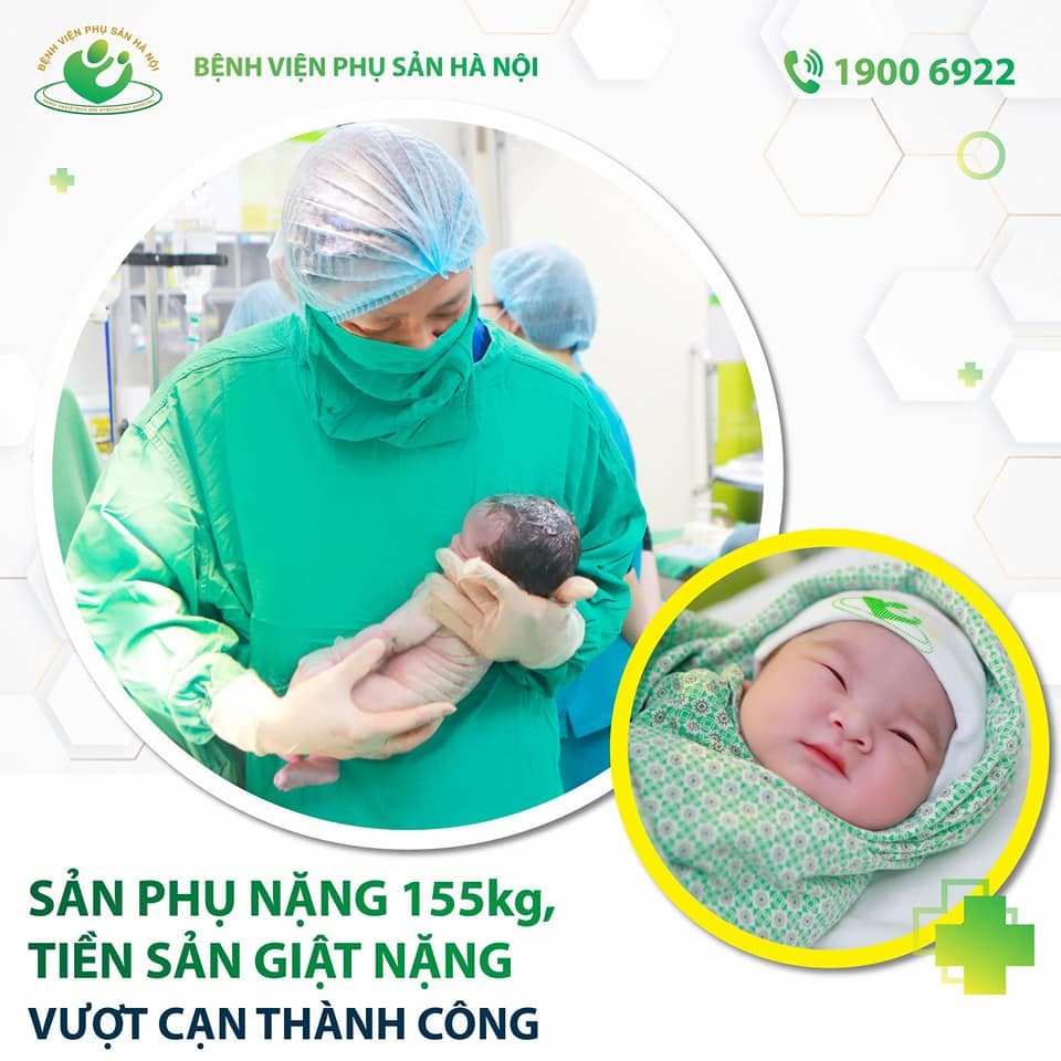 Ekip phẫu thuật thành công lấy một bé gái nặng 2,6 kg hồng hào, khỏe mạnh.